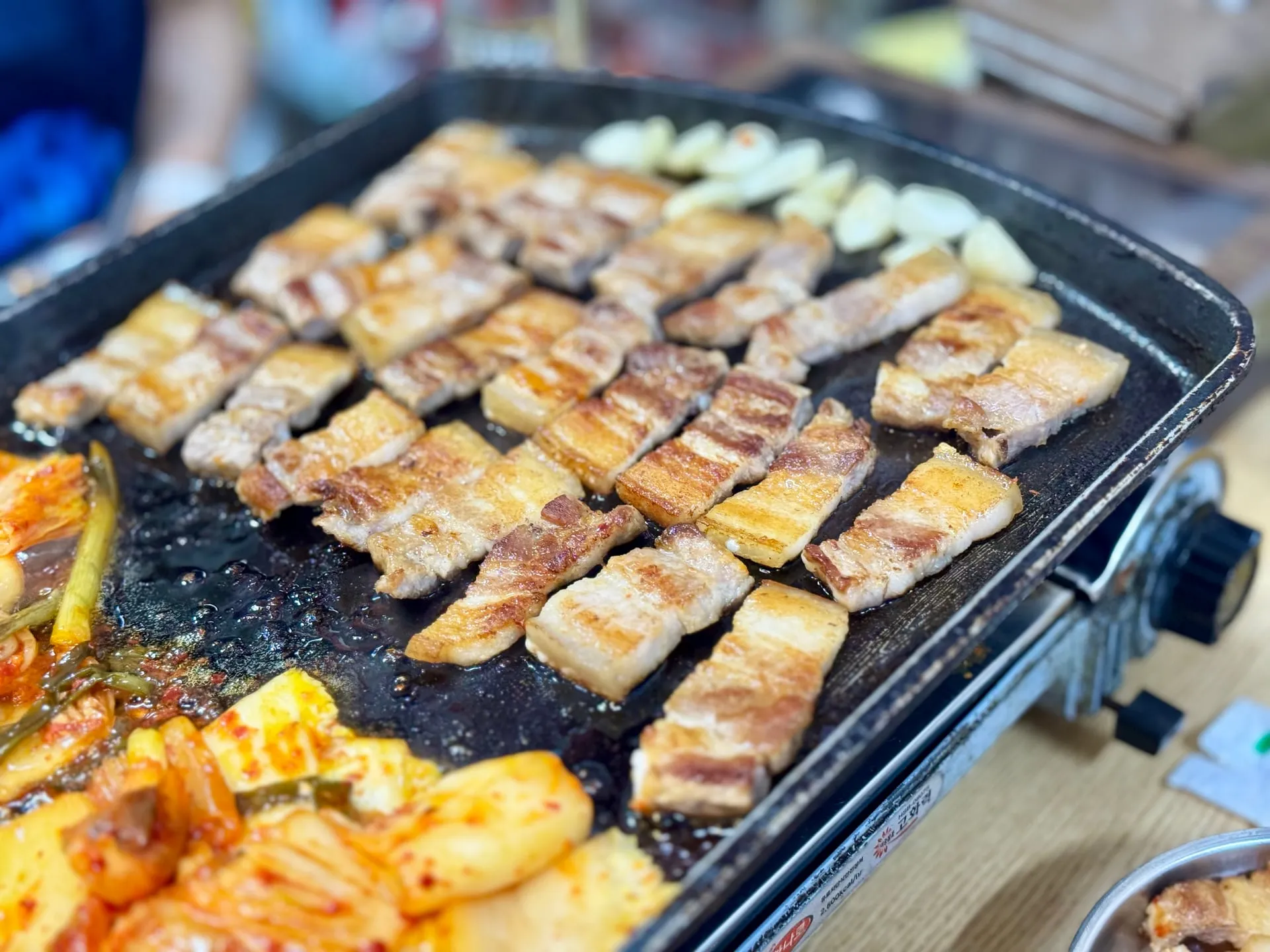 노릇하게 익어가는 생삼겹살